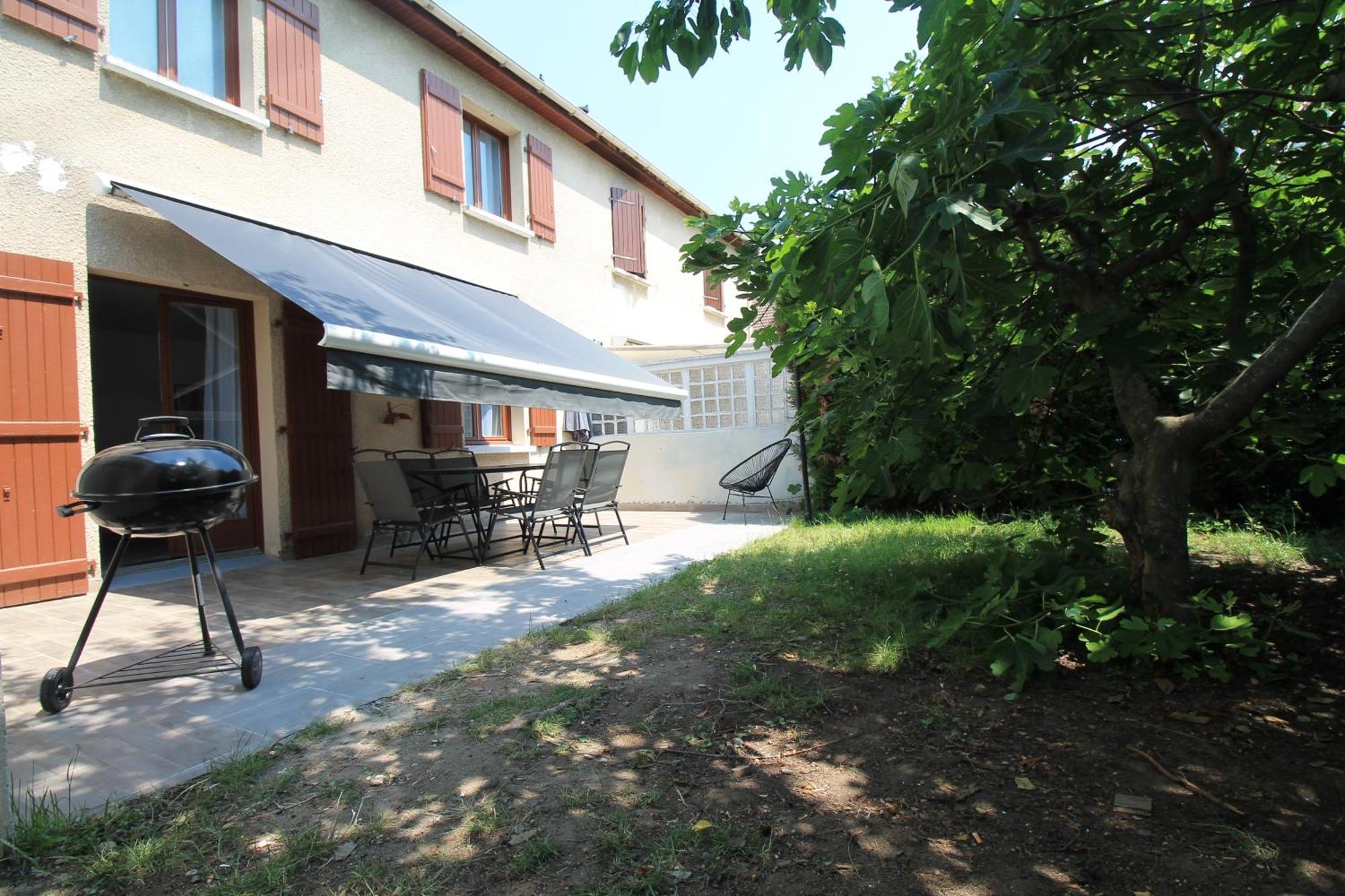 Villa Paris Nord: Tranquil Retreat with Private Parking and Garden Epinay-sur-Seine Exterior photo